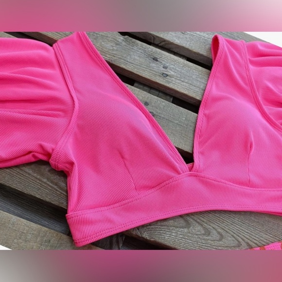 NEW - Small Ribbed Ruffle Bikini Deep V 
2025 pink summer season - Picture 4 of 6